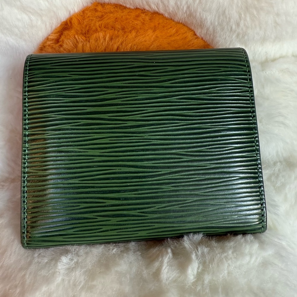 Louis Vuitton Epi Green Leather Wallet - Picture 2 of 9